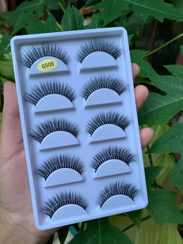 Cílios postiços