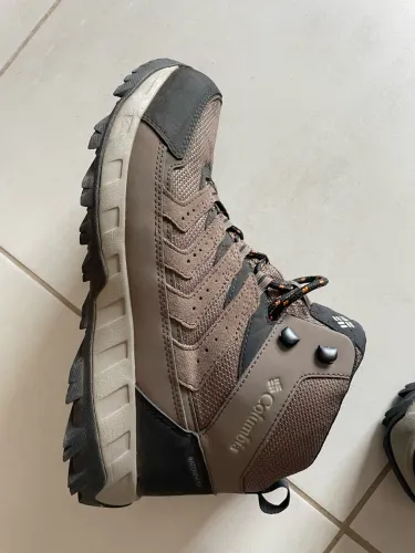 Bota Columbia Strata