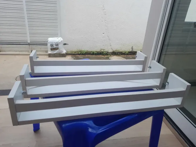 Prateleiras de madeira