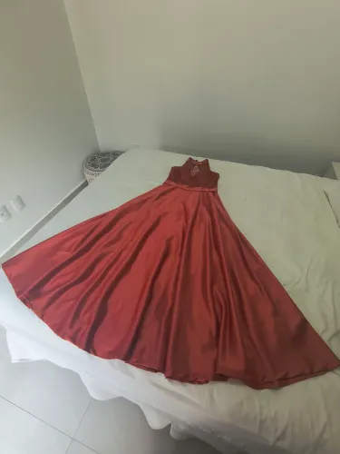 Vestido para festa. Cor terracota. P, altura 1,47cm, costas 48cm