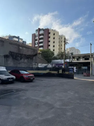 Terreno plano em formato retangular com 576 m2 em ZC