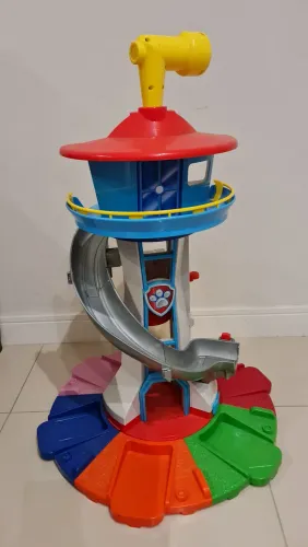 Torre Patrulha Canina Grande<br>O som e as luzes não funcionam direito.