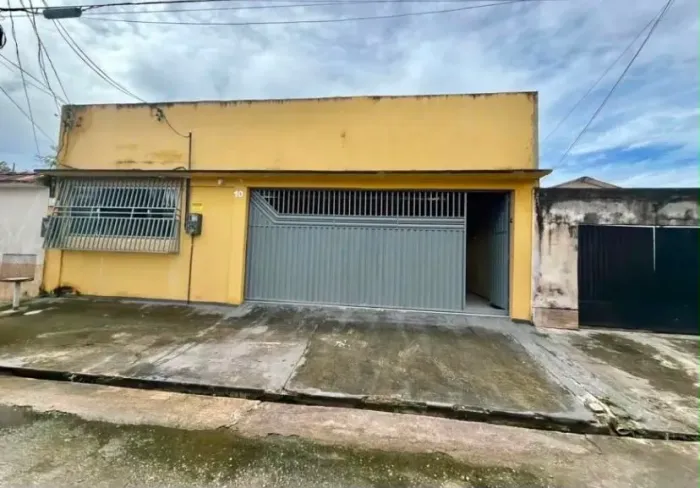 Casa no Novo Aleixo com 2 quartos