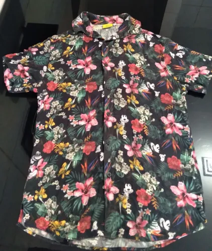 Camisa masculina Mikey com estampa C&A ( TAMNAHO P)