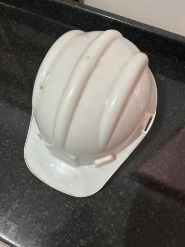 Capacete obra doação