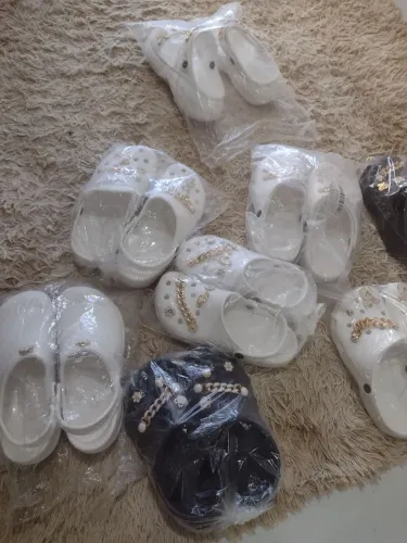 Lindas babuchas diversas e tamanhos 