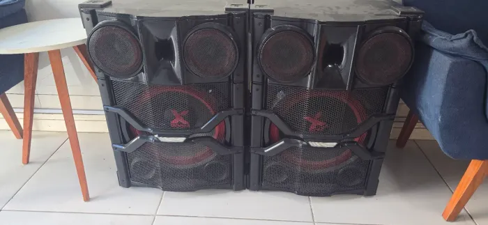 Vendo duas caixas de som. LG