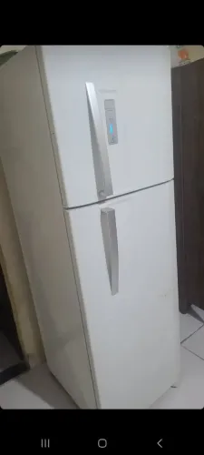 Vendesse geladeira Electrolux boa, gelando muito gás recém trocado