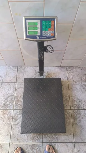 Balança Plataforma 300 kg 45 x 60 cm com bateria interna