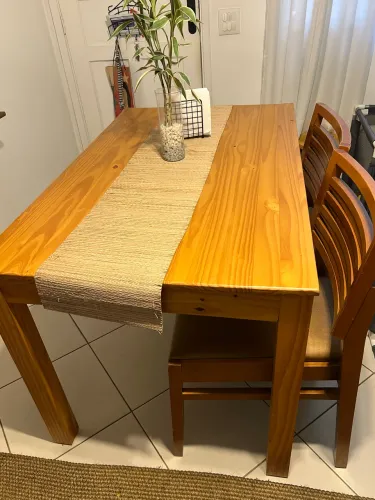 Conjunto Mesa Tok&Stok Alentejo + 2 Cadeiras de Madeira Franco Bachot