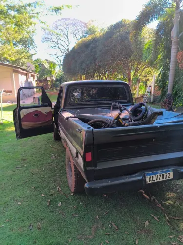 Ford F-1000 XL 4.9i 1984