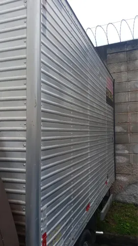 Vendo caminhão todo revisado