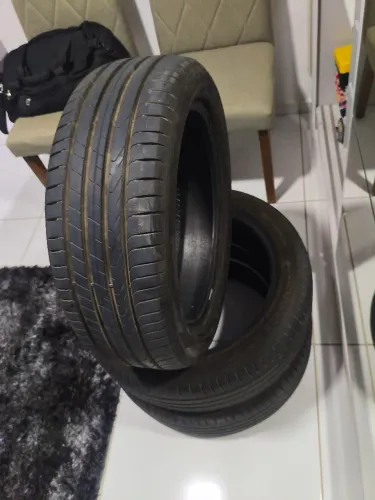 Vendo 3 pneus Pirelli Cinturato P7, medida 215/50 R17.
