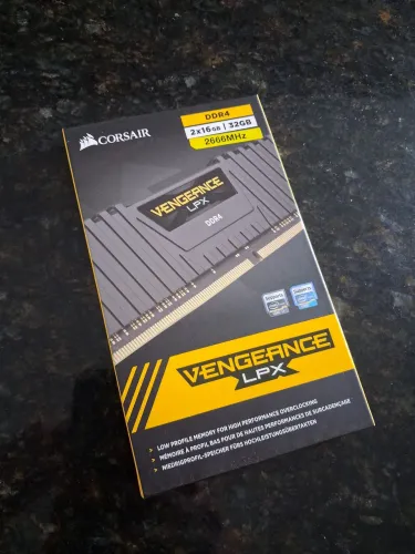 Kit memória ram 32GB (2x16GB) Corsair 2666Mhz DDR4 (NOVA LACRADA)