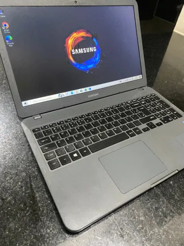 Notebook Samsung Intel 3865U/4GB/SSD120GB/HDMI/Bateria Excelente/Ótimo Estado