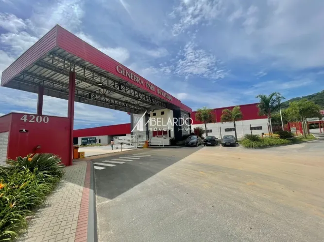 Galpões localizado na cidade de Gaspar, no condominio industrial/comercial Genebra Park. C