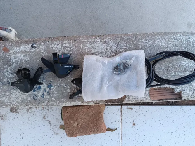 Freio Shimano mt200 traseiro+ passadores de marcha 