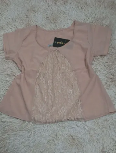 Blusa de crepe com renda
