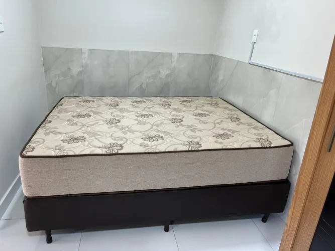 Vendo Cama novíssimo de molas! Colchão Queen Ideale Hotel.<br>BOX QUENEN EM CO