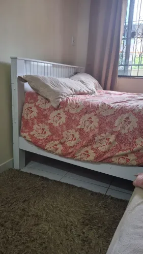 Cama com cabeceira 