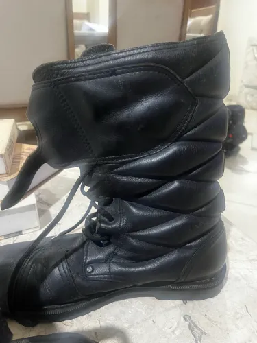 Bota de couro legítimo  tamanho 45 cano longo masculina usada 