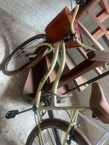 Bicicleta Retrô DKR Beach Aro 26 - Cesta de Vime e Selim de Couro