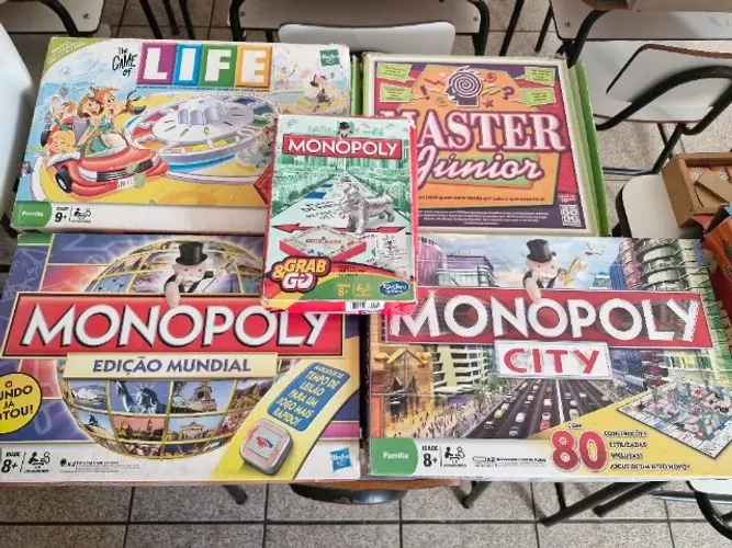 Lote 5 Jogos De Tabuleiro (Monopoly City, Monopoly Ed. Mundial, Jogo Da Vida E Mais)
