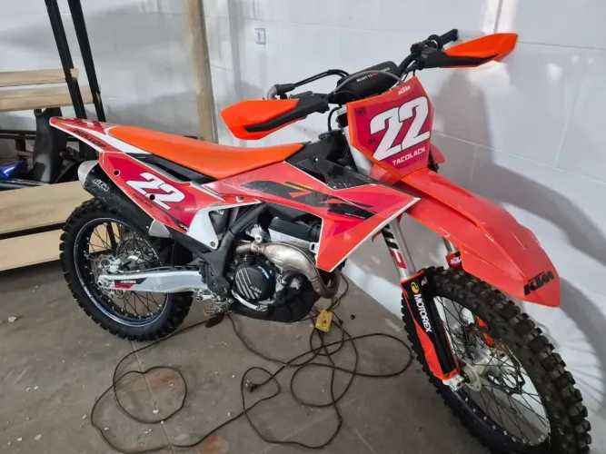 Vendo uma Moto de trilha
