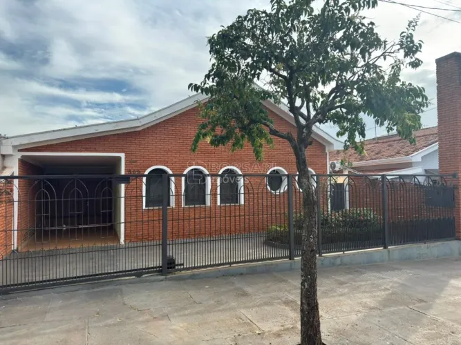 Venda de Casas / Padrão na cidade de Araraquara