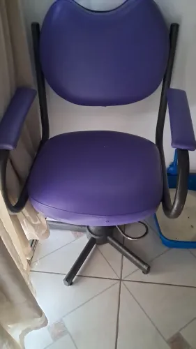 Vendo uma cadeira e lavatório 
