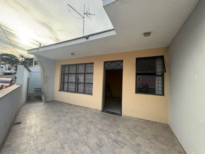 LOCAÇÃO COMERCIAL! CASA NO CENTRO DE SÃO ROQUE!