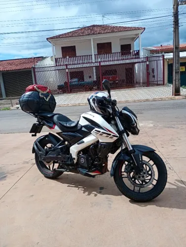 Dominar 200