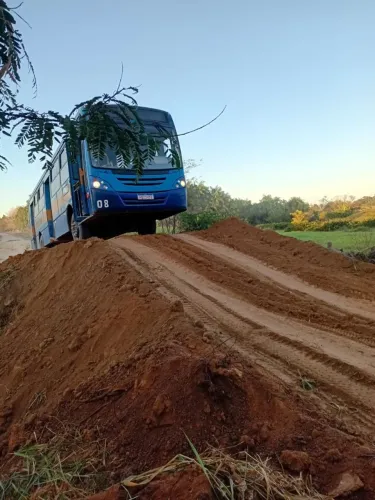 Vendo ônibus escolares 