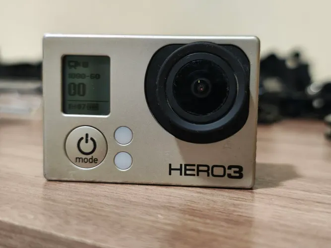 GoPro HERO3 Black Edition + Controle Wi-Fi + 5 Baterias + Kit Completo