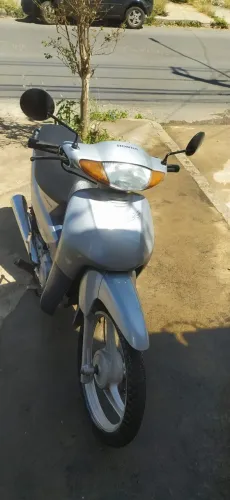Honda Biz+ 100 ano 2005  partida eletrica R$7400,00