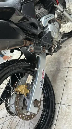 Moto bastante  conservada  revisada só pegar  e rodar 