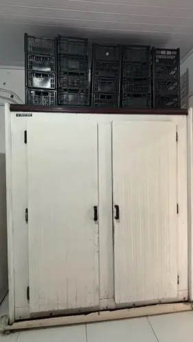 Vende-se câmara fria