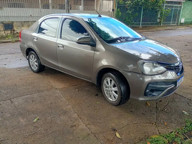 Toyota Etios X Plus Sedan 1.5 Flex 16V 4P Mec. 2020