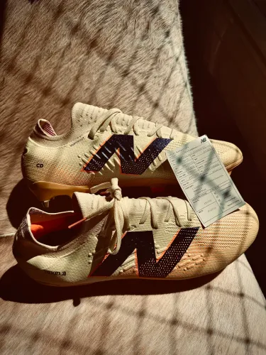Chuteira Feita especialmente pro endrick New balance Tekela Elite