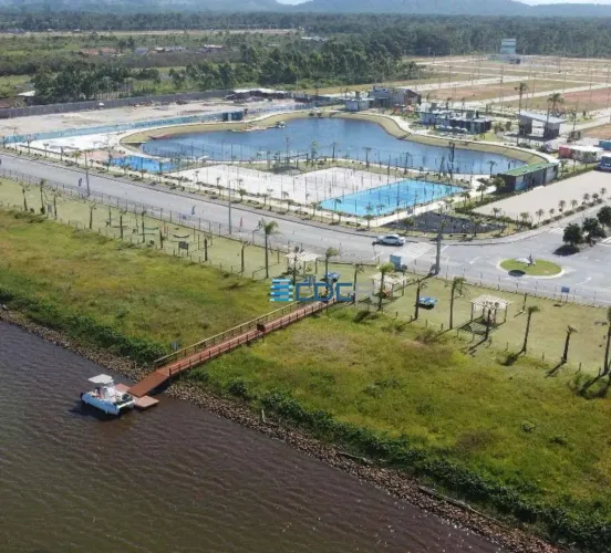 Lote em condomínio fechado com Marina para barcos com 200 m² de frente para o lago com ace