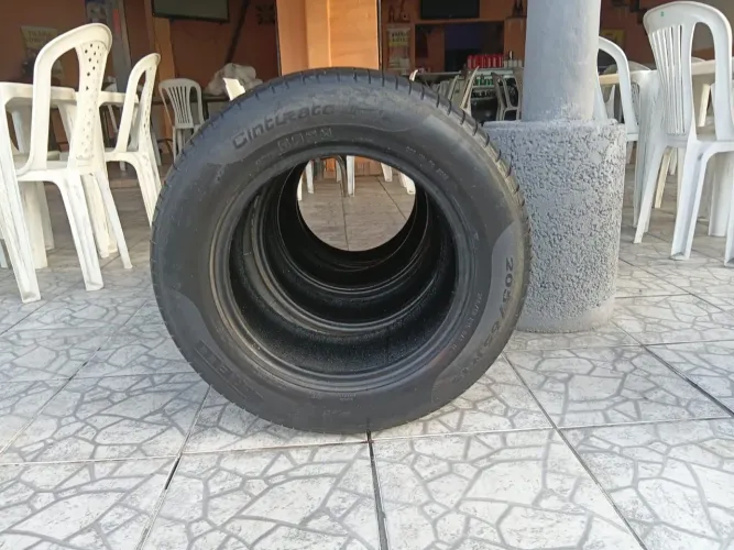 Vendo 4 peneus 205 65 r15 pirelli original mais de meia vida quase novo.