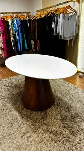 Mesa de jantar oval