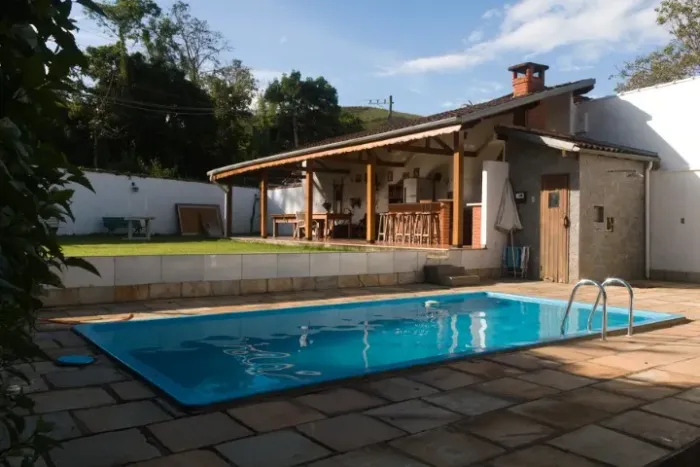Casa de temporada em Conservatória-RJ com piscina, sauna e sinuca