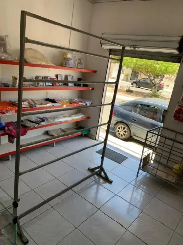 Vendo expositor para TNT, lona plástica e etc