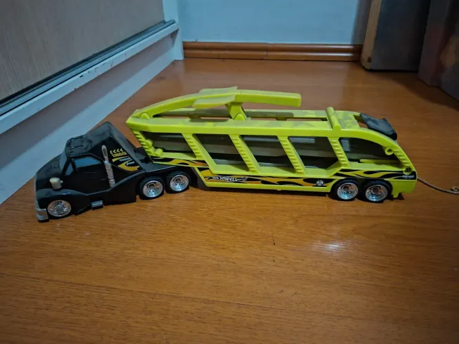 Caminhão maleta hot wheels