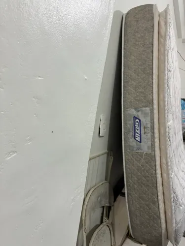 Vende-se colchão de casal seminovo