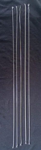 5 correntes em aço inox e titânio medindo 60 cm cada