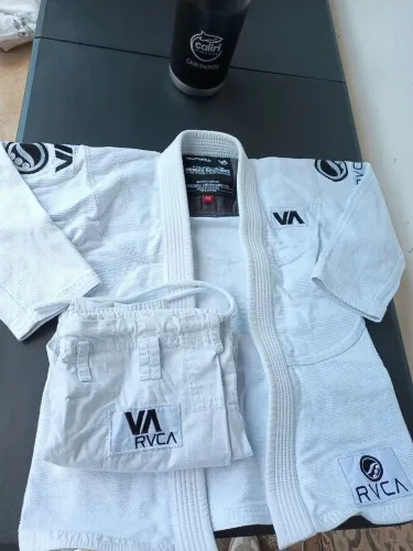 Kimono shoyoroll rvca a0 semi-novo jiu jitsu