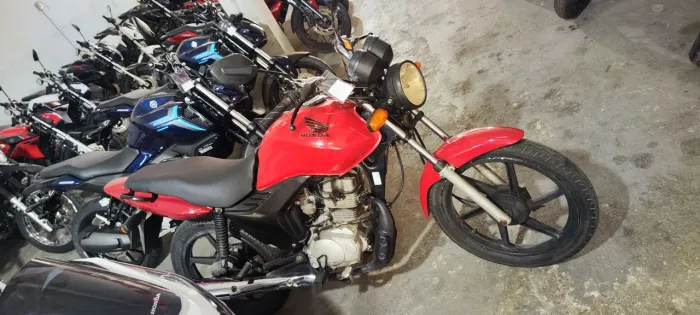 HONDA CG FAN 125 VERMELHA 2012 Shalon veículos Cariacica