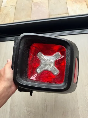 Lanterna traseira Renegade